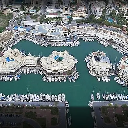 In Benalbeach 5 Pools Daire *